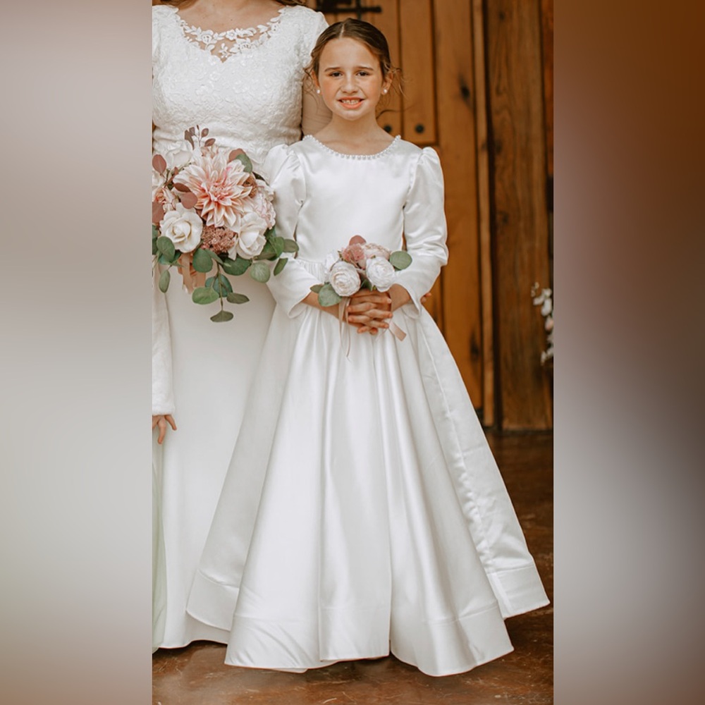 Ivory Flower girl / Mini bride Dress - Size 8